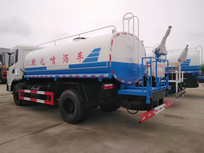 御虎玉柴公路灑水車(chē) 性?xún)r(jià)比之選，東風(fēng)水車(chē)讓您放心省心